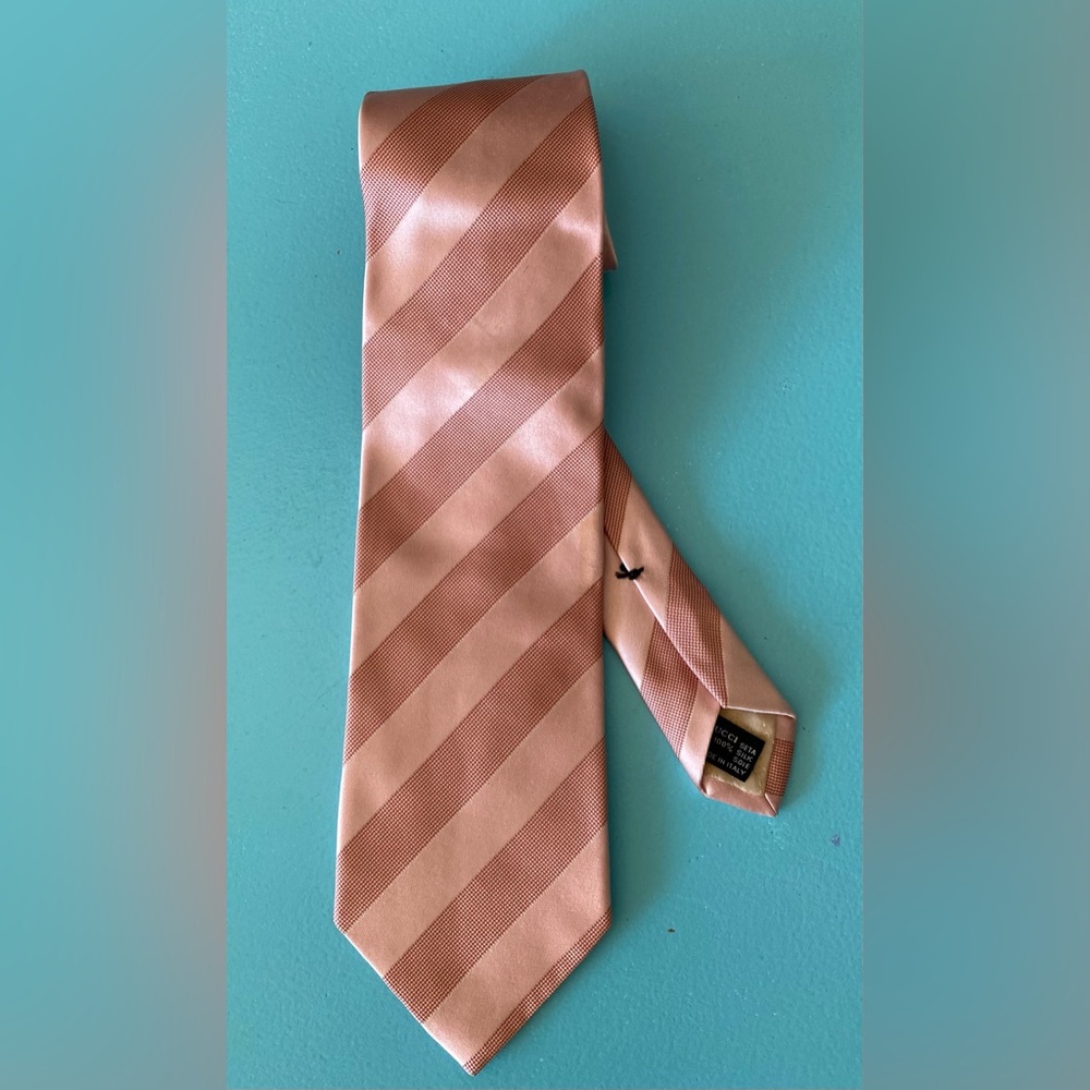 Gucci, men’s pink tie 100% silk made in Italy